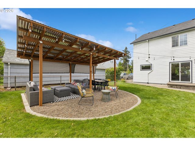 8912 Se STEPHENS St, Portland, OR 97216