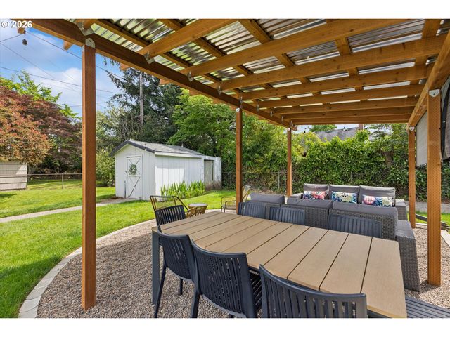 8912 Se STEPHENS St, Portland, OR 97216