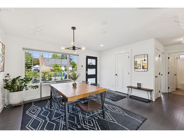 8912 Se STEPHENS St, Portland, OR 97216