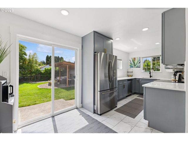 8912 Se STEPHENS St, Portland, OR 97216