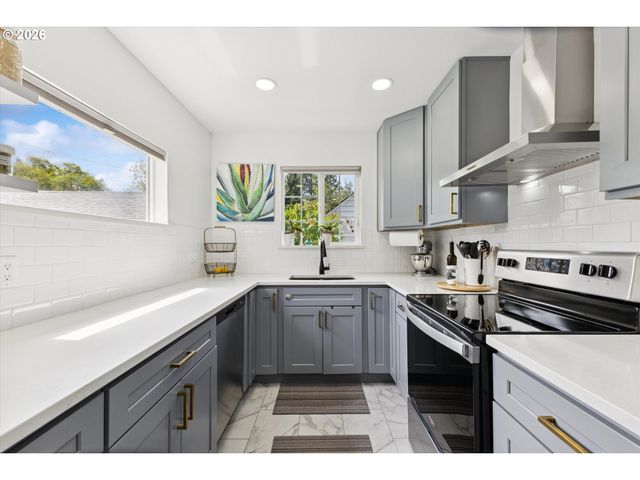 8912 Se STEPHENS St, Portland, OR 97216