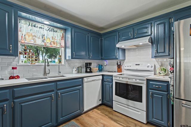 288 County Road 3133, Jacksonville, TX 75766