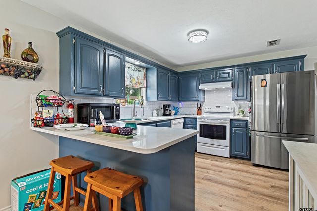 288 County Road 3133, Jacksonville, TX 75766