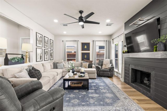 3514 Pine Chase Drive, Pearland, TX 77581