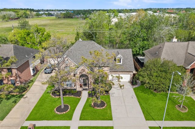 3514 Pine Chase Drive, Pearland, TX 77581