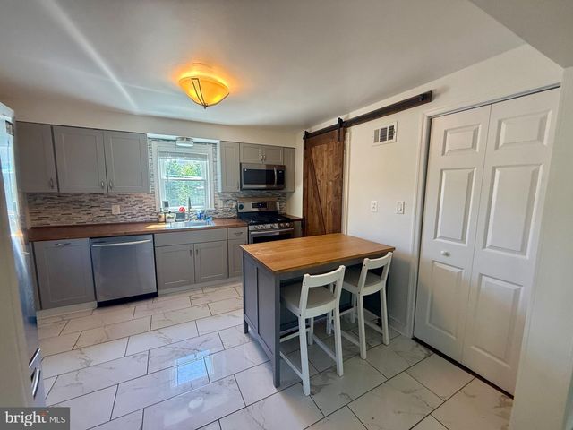 2903 OAK KNOLL DR, Falls Church, VA 22042