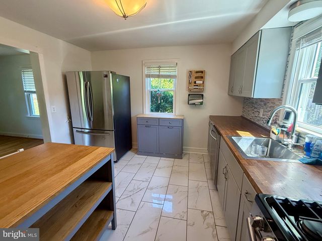 2903 OAK KNOLL DR, Falls Church, VA 22042