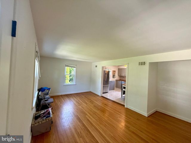 2903 OAK KNOLL DR, Falls Church, VA 22042