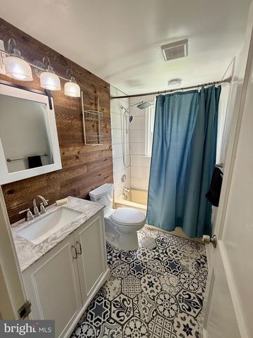 2903 OAK KNOLL DR, Falls Church, VA 22042