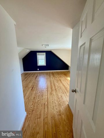 2903 OAK KNOLL DR, Falls Church, VA 22042