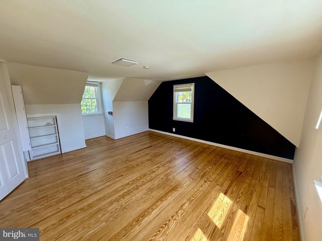 2903 OAK KNOLL DR, Falls Church, VA 22042