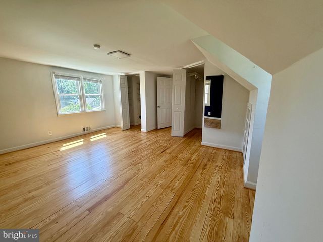 2903 OAK KNOLL DR, Falls Church, VA 22042