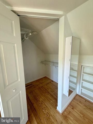 2903 OAK KNOLL DR, Falls Church, VA 22042