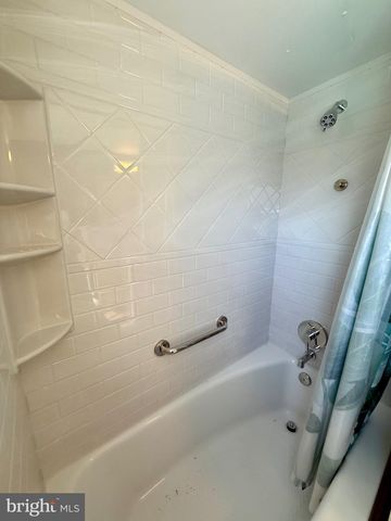2903 OAK KNOLL DR, Falls Church, VA 22042