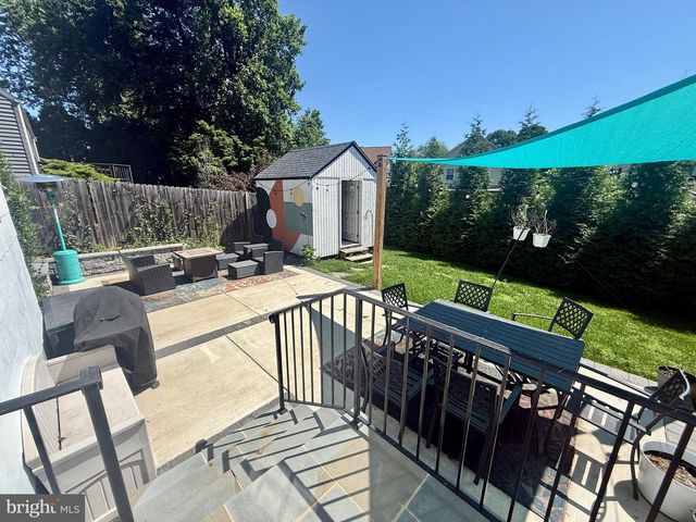 2903 OAK KNOLL DR, Falls Church, VA 22042