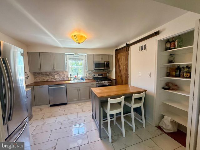 2903 OAK KNOLL DR, Falls Church, VA 22042