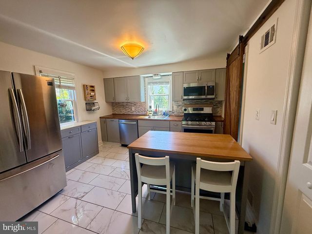 2903 OAK KNOLL DR, Falls Church, VA 22042