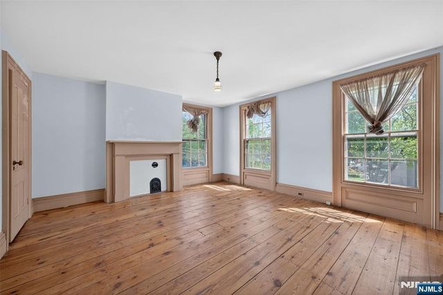 142 Island Road, Mahwah, NJ 07430