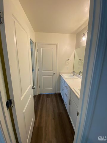 5917 Vespucci Avenue, Bakersfield, CA 93313