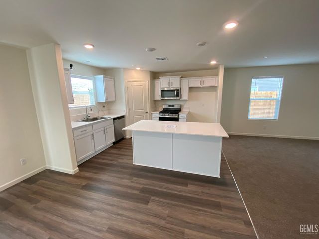 5917 Vespucci Avenue, Bakersfield, CA 93313