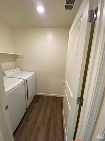 5917 Vespucci Avenue, Bakersfield, CA 93313