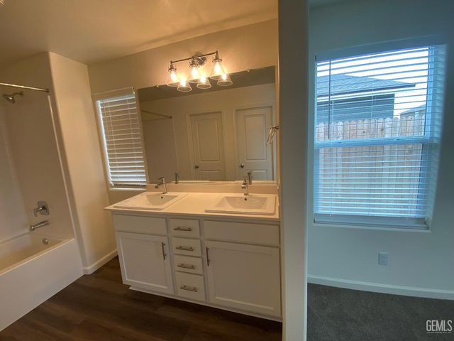 5917 Vespucci Avenue, Bakersfield, CA 93313