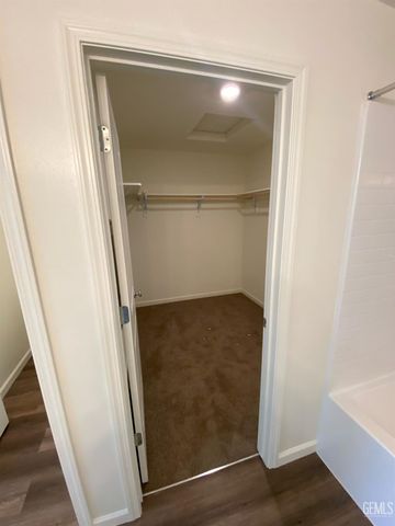 5917 Vespucci Avenue, Bakersfield, CA 93313