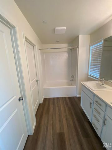 5917 Vespucci Avenue, Bakersfield, CA 93313