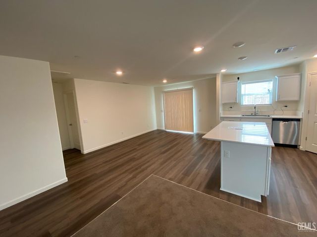 5917 Vespucci Avenue, Bakersfield, CA 93313