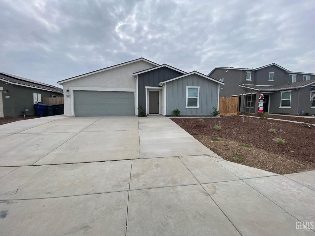 5917 Vespucci Avenue, Bakersfield, CA 93313