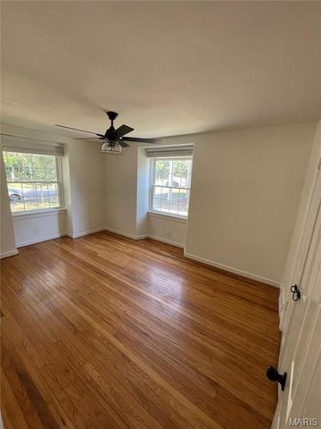 1060 E Linden Avenue, Richmond Heights, MO 63117