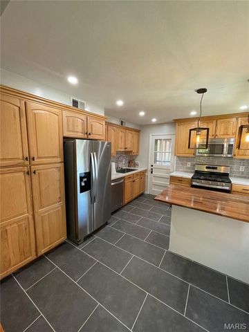 1060 E Linden Avenue, Richmond Heights, MO 63117