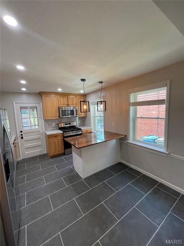 1060 E Linden Avenue, Richmond Heights, MO 63117