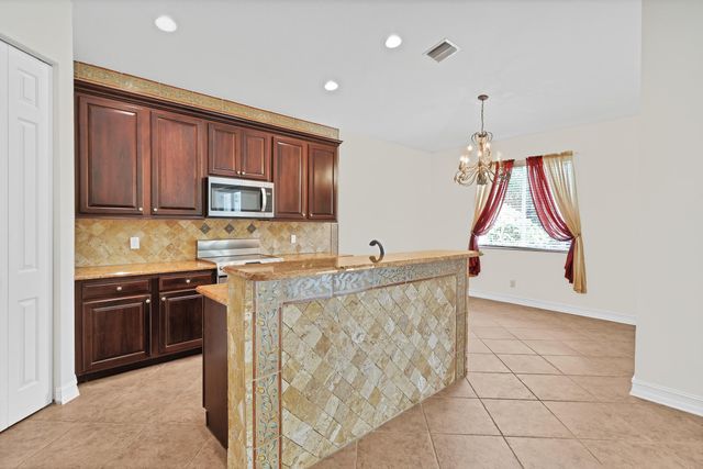6188 Dorchester Way, Vero Beach, FL 32966