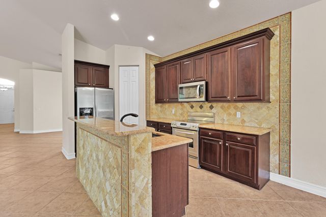6188 Dorchester Way, Vero Beach, FL 32966