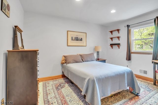 12 Stafford Dr, Wanaque Boro, NJ 07465