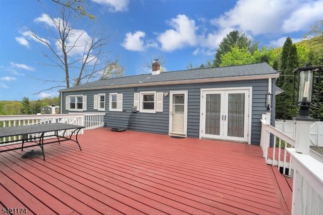 12 Stafford Dr, Wanaque Boro, NJ 07465