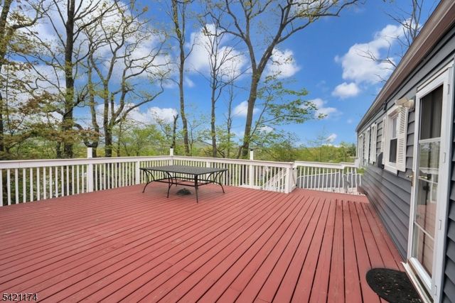 12 Stafford Dr, Wanaque Boro, NJ 07465