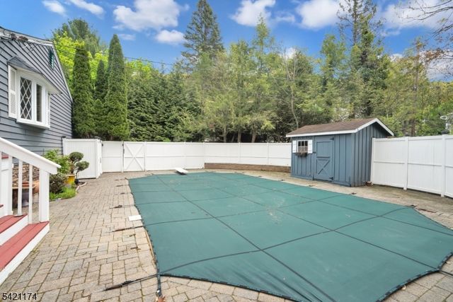 12 Stafford Dr, Wanaque Boro, NJ 07465