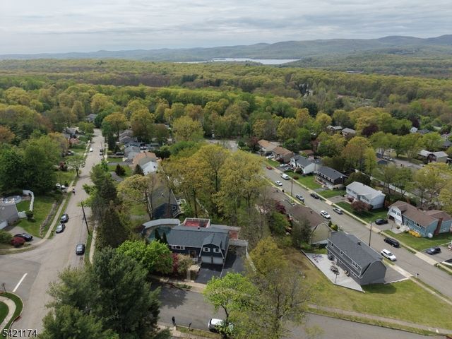 12 Stafford Dr, Wanaque Boro, NJ 07465