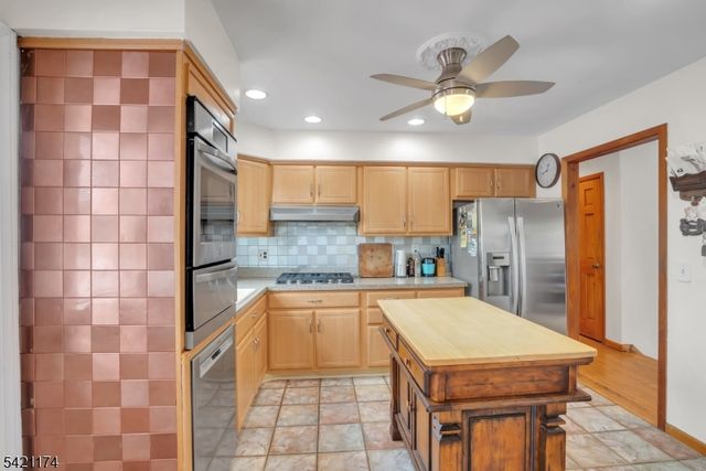 12 Stafford Dr, Wanaque Boro, NJ 07465