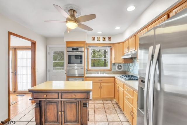 12 Stafford Dr, Wanaque Boro, NJ 07465