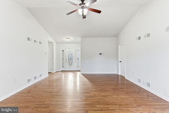 429 AZURE DR, Martinsburg, WV 25404