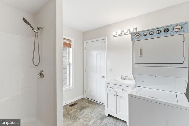 429 AZURE DR, Martinsburg, WV 25404