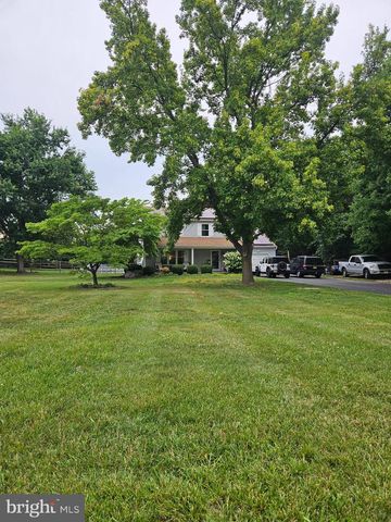 1092 MULLICA HILL RD, Mullica Hill, NJ 08062