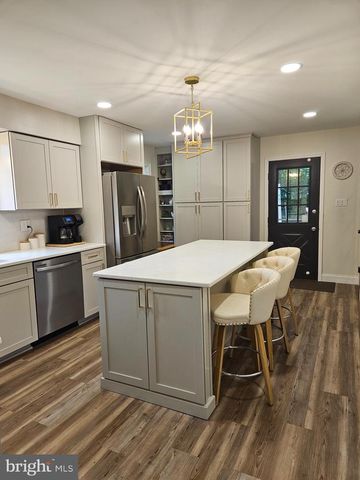 1092 MULLICA HILL RD, Mullica Hill, NJ 08062