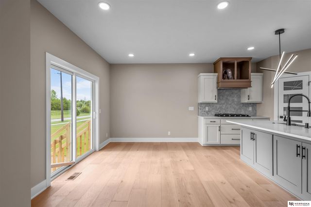 13555 S 49th Street, Papillion, NE 68133
