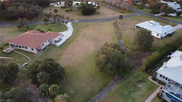 16520 Oakview CIR, Alva, FL 33920