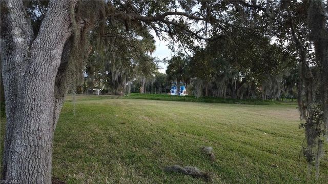 16520 Oakview CIR, Alva, FL 33920