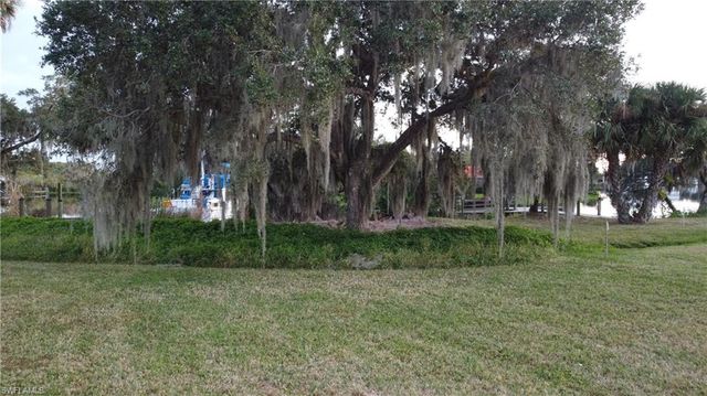 16520 Oakview CIR, Alva, FL 33920